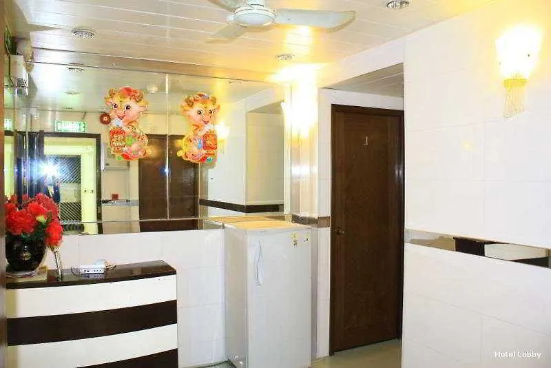 Lucky Guest House 카우룽 0*,